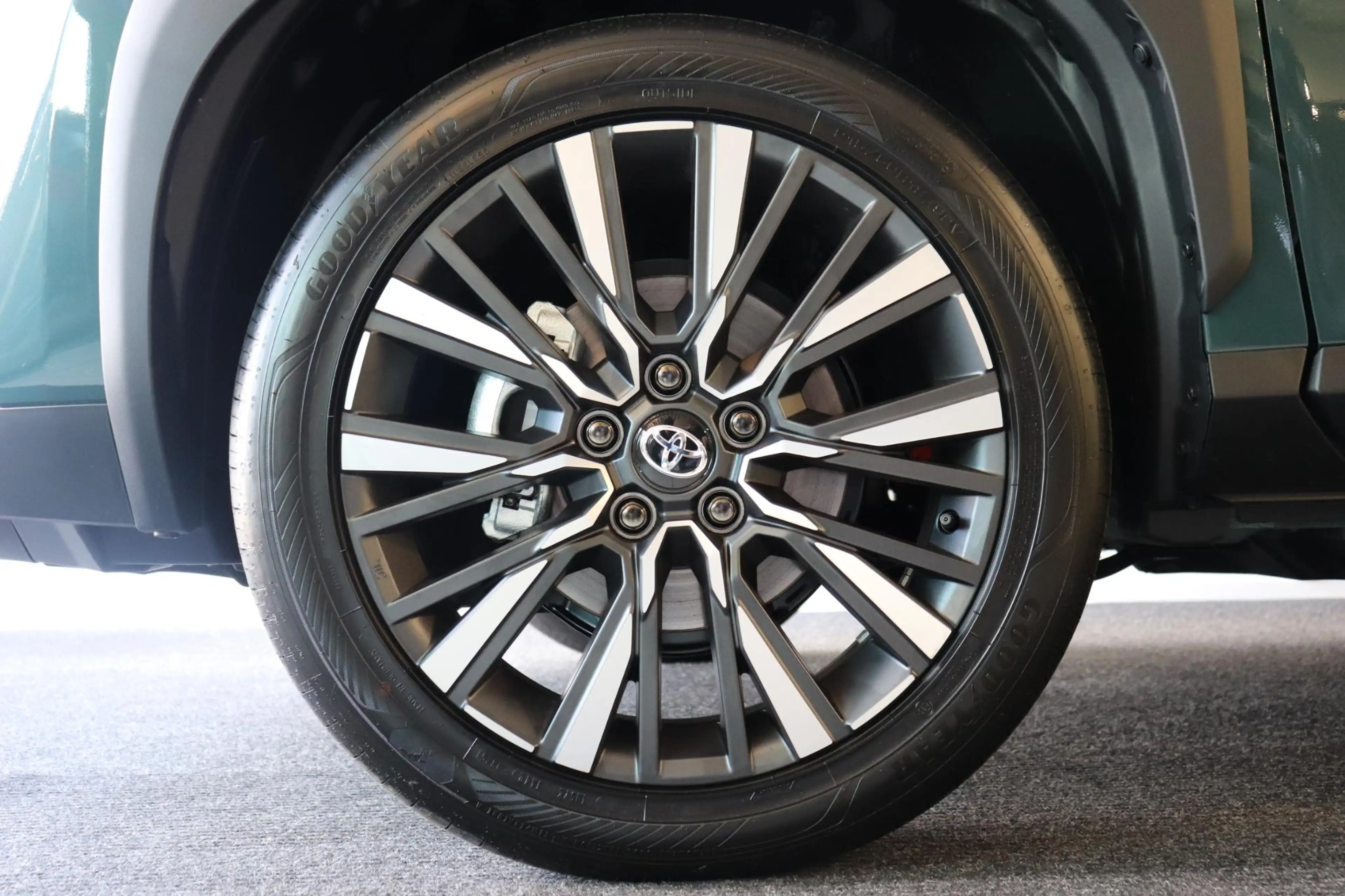 Toyota Yaris Cross 1.5 Hybrid 130 Executive, Bi-Tone, BSM, Keyless, H — photo 13