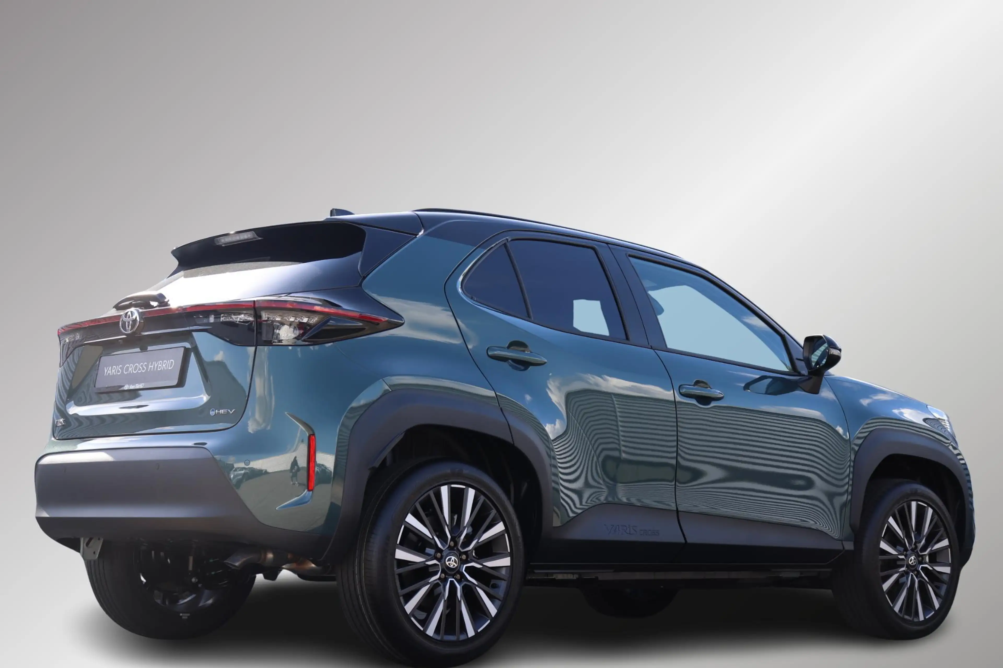 Toyota Yaris Cross 1.5 Hybrid 130 Executive, Bi-Tone, BSM, Keyless, H — photo 2