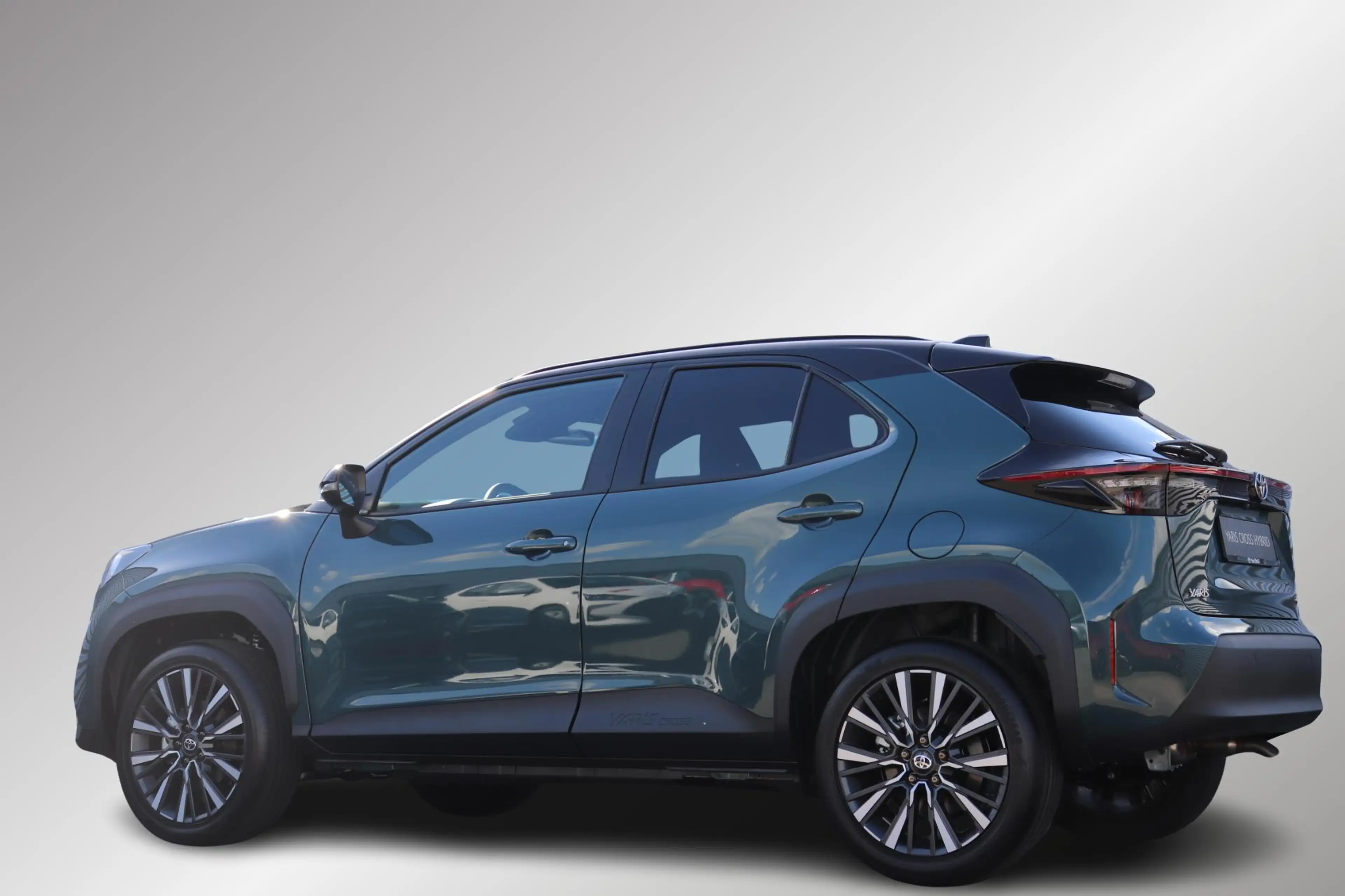 Toyota Yaris Cross 1.5 Hybrid 130 Executive, Bi-Tone, BSM, Keyless, H — photo 4