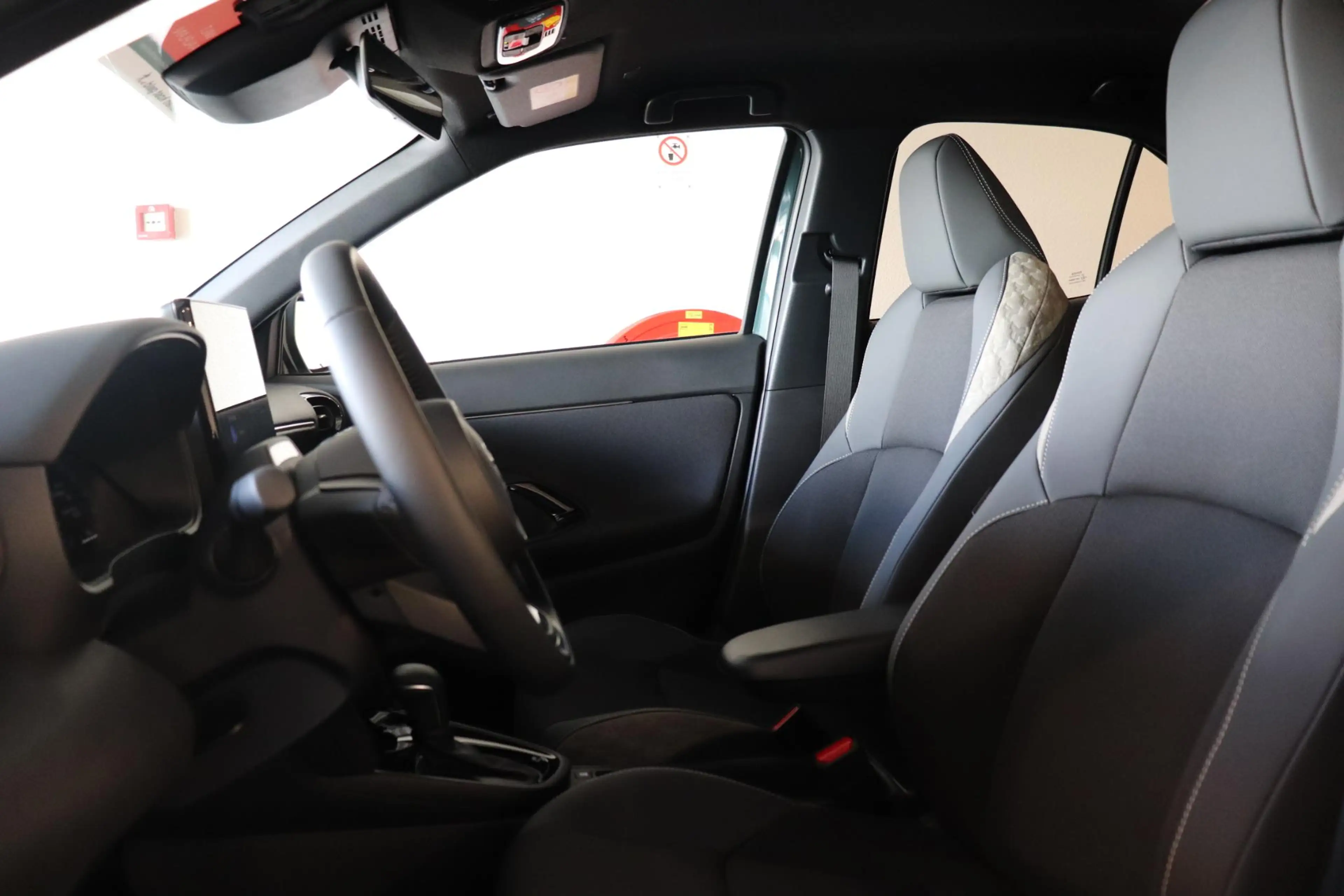 Toyota Yaris Cross 1.5 Hybrid 130 Executive, Bi-Tone, BSM, Keyless, H — photo 15