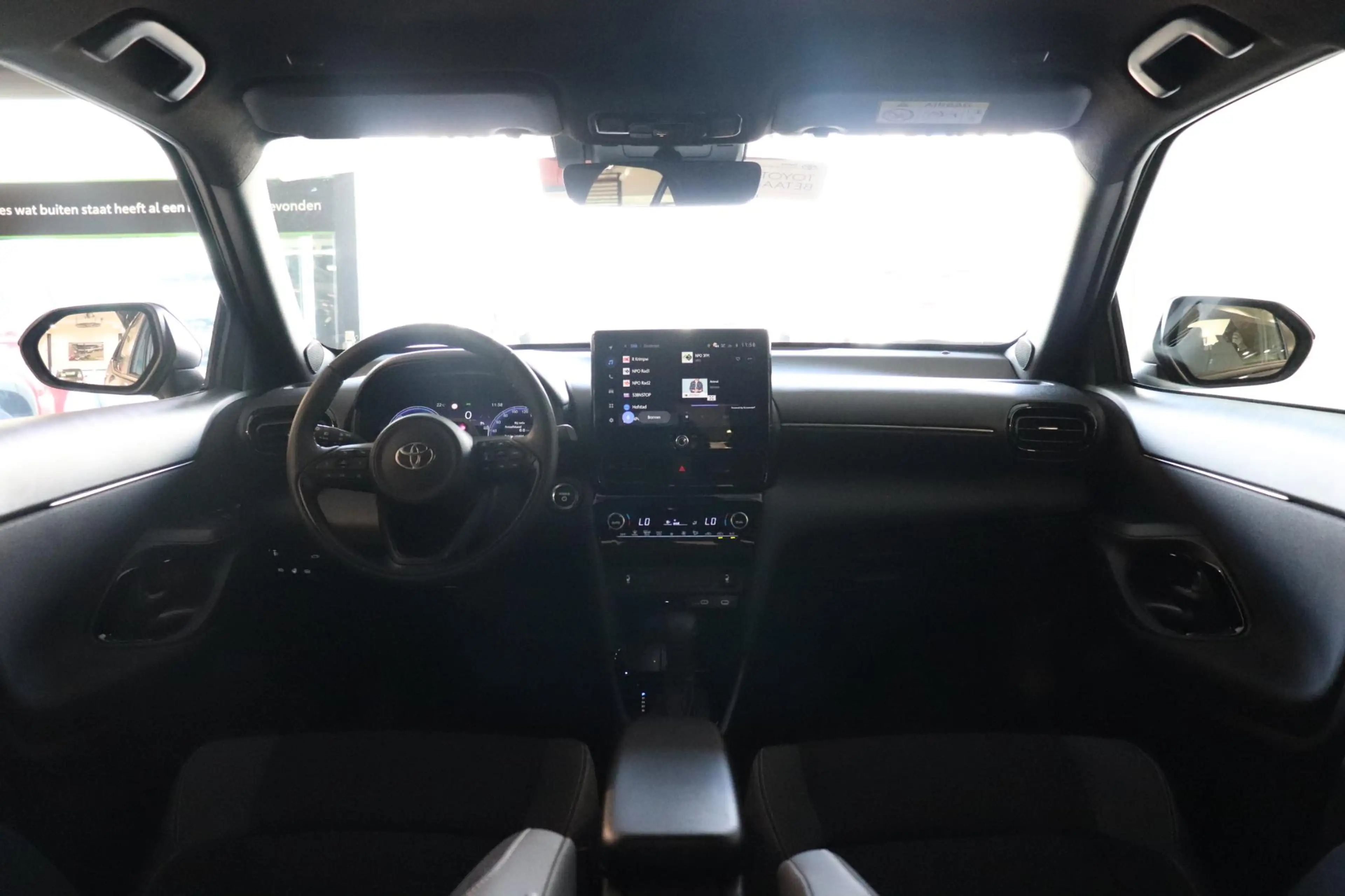 Toyota Yaris Cross 1.5 Hybrid 130 Executive, Bi-Tone, BSM, Keyless, H — photo 5