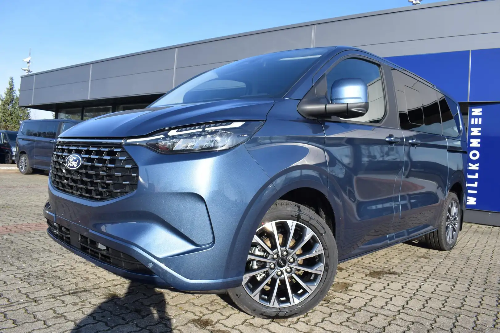 Ford Tourneo Custom L1H1 Titan X PHEV Vollausstatt 0% Zinsen Blau - 1