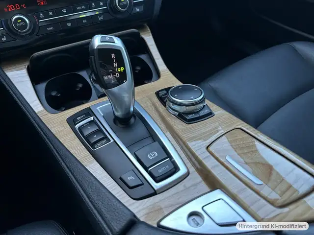 BMW 5 Series view 13