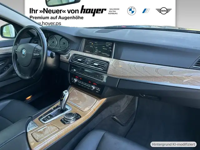 BMW 5 Series view 4
