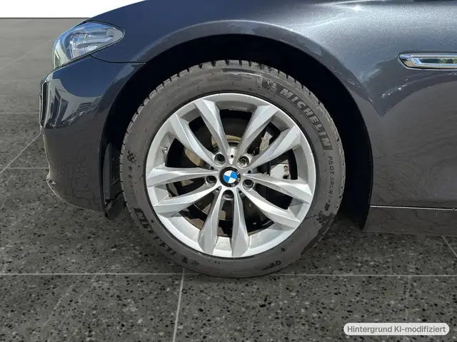 BMW 5 Series view 9