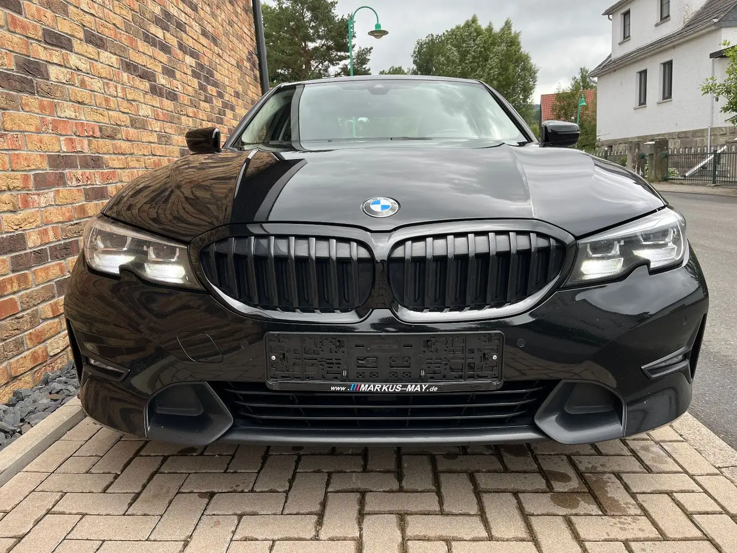 BMW 320 d xDrive Sport Line CockpProf Sportsitz Navi Zwart - 2