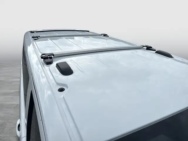 Volkswagen Transporter view 8