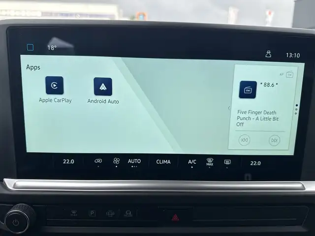 Volkswagen Transporter view 16