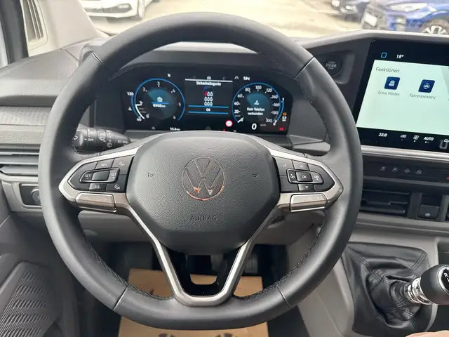 Volkswagen Transporter view 12