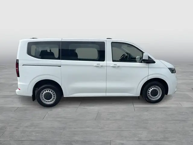 Volkswagen Transporter view 6