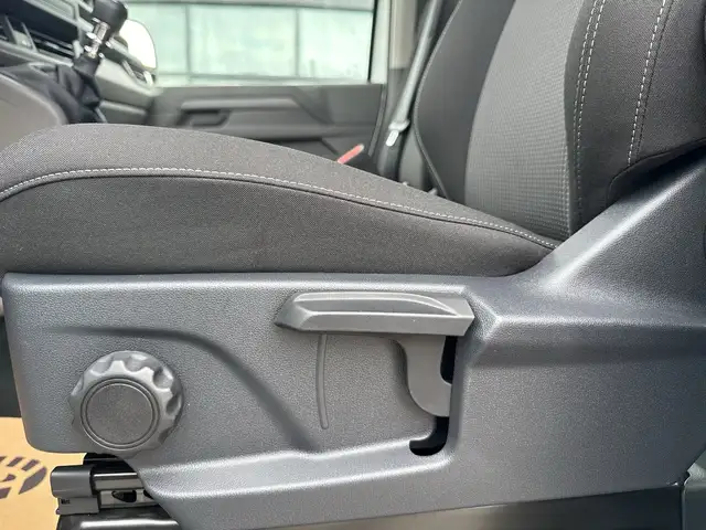 Volkswagen Transporter view 10