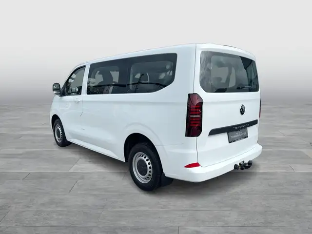 Volkswagen Transporter view 4
