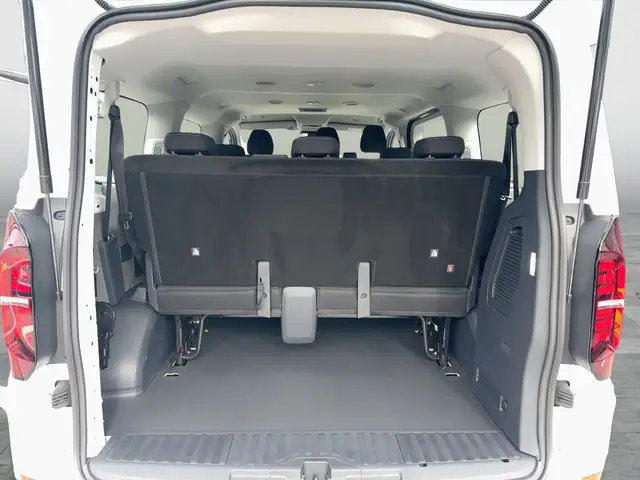 Volkswagen Transporter view 19