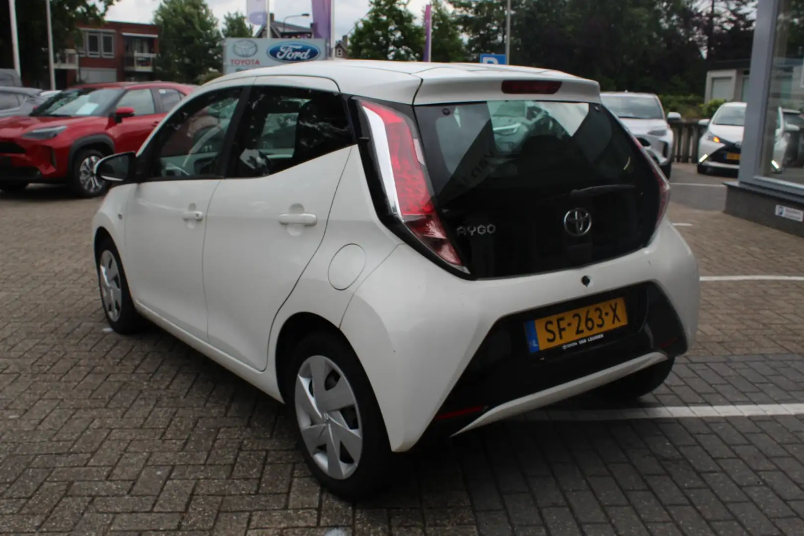 Toyota Aygo X X-PLAY 5-DEURS CAMERA AIRCO BLUETOOTH EL-RAMEN & S Blanco - 2