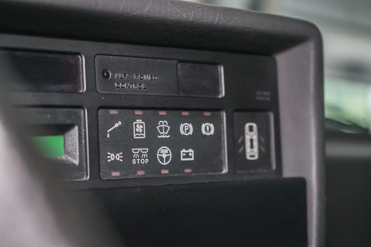 Alfa Romeo 75 2.0, foto 12