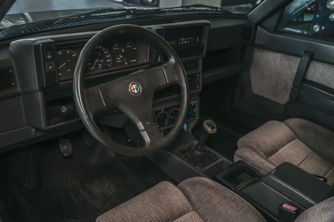 Alfa Romeo 75 2.0, foto 9