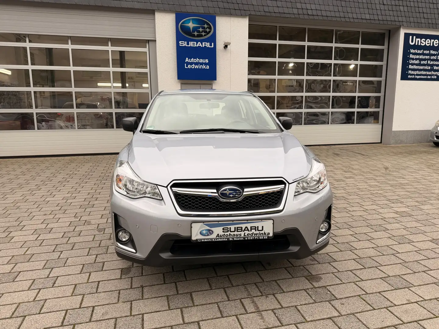 Subaru XV XV 1.6i Active mit AHK und WI-Räder Silber - 1