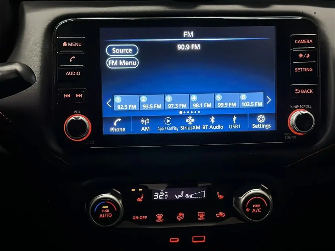 Nissan Versa снимка Nissan Versa