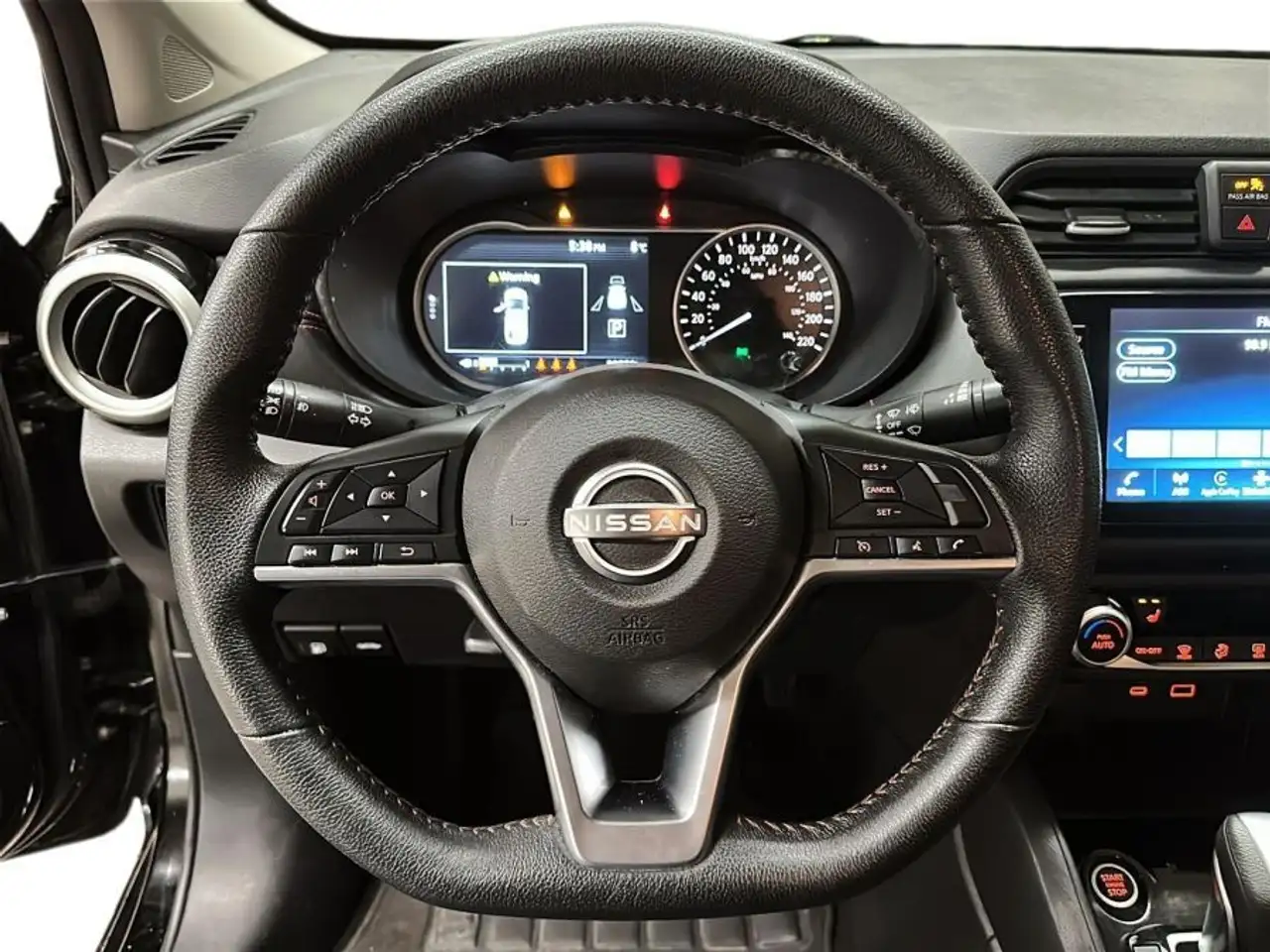Nissan Versa снимка Nissan Versa