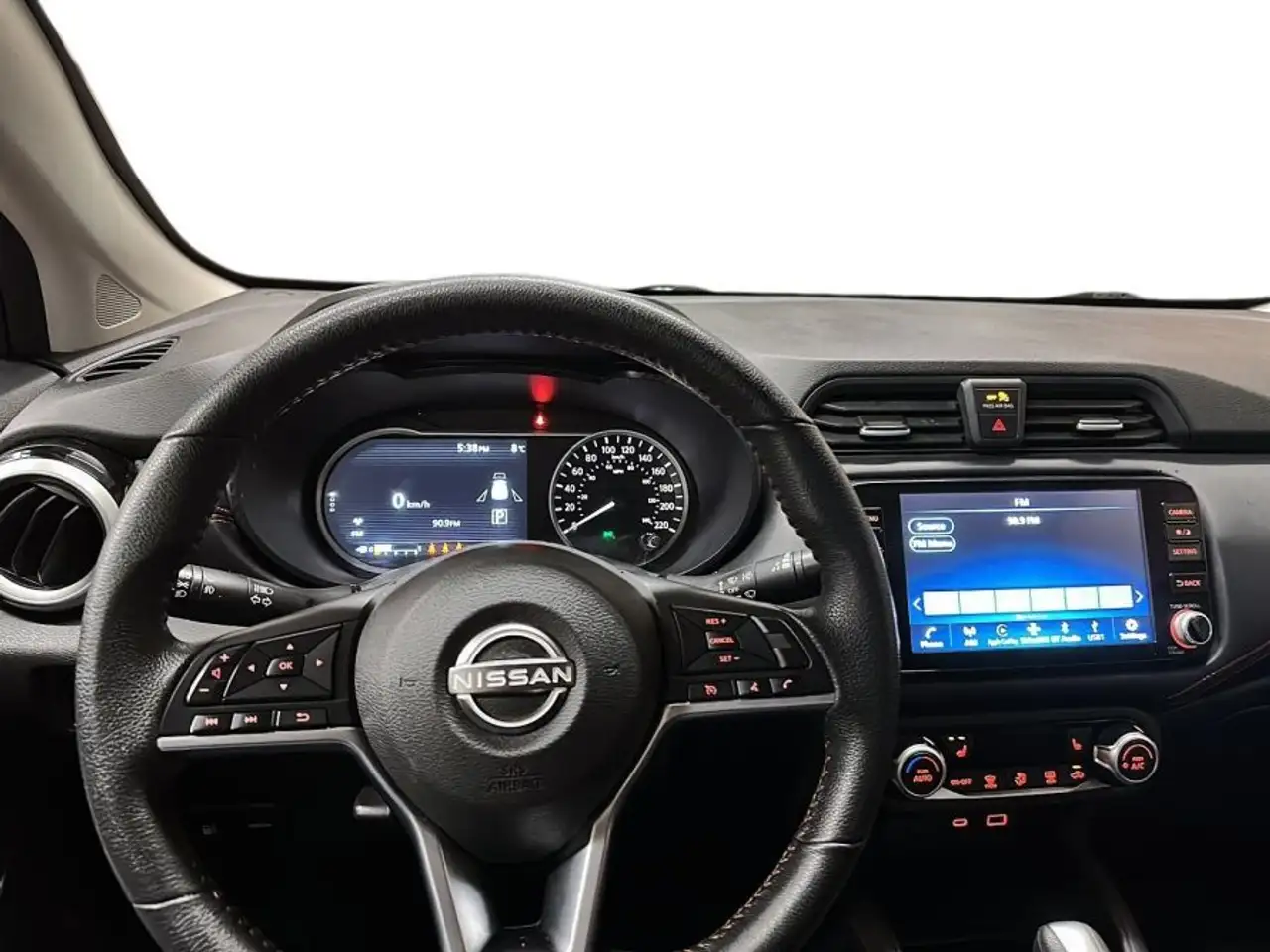 Nissan Versa снимка Nissan Versa