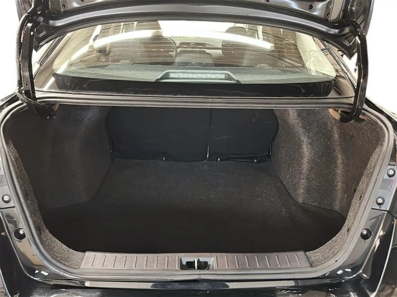 Nissan Versa снимка Nissan Versa