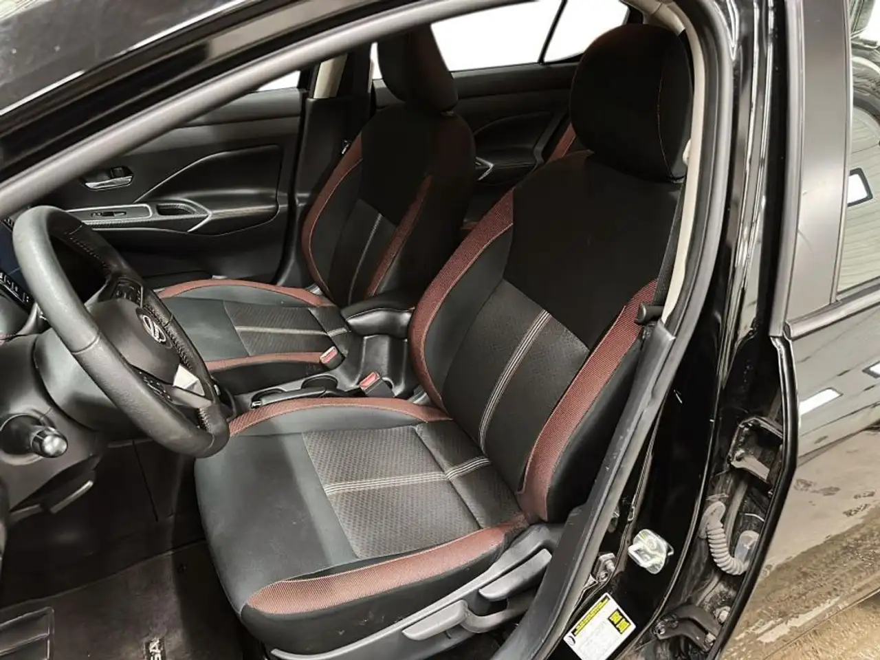 Nissan Versa снимка Nissan Versa