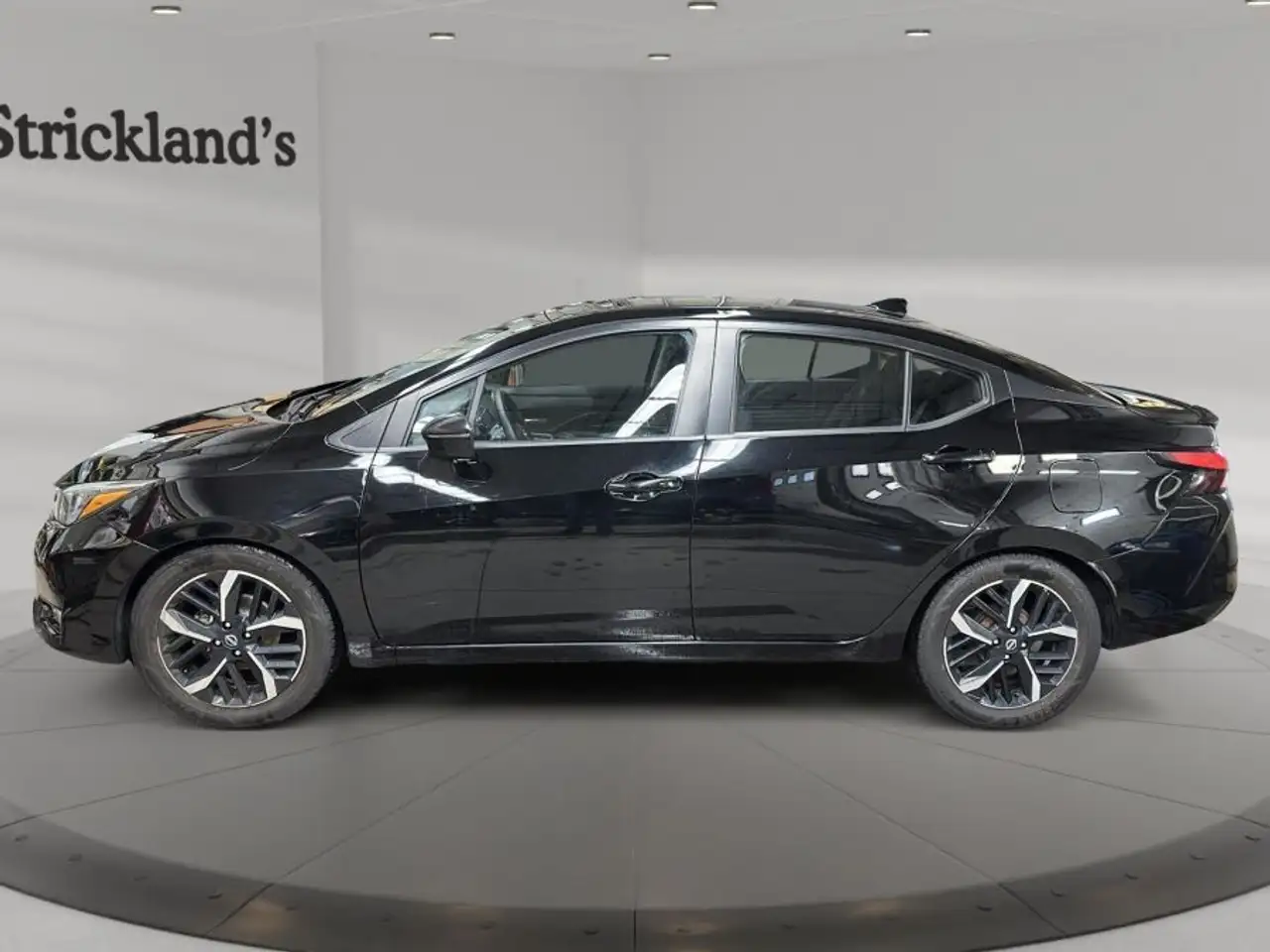 Nissan Versa снимка Nissan Versa