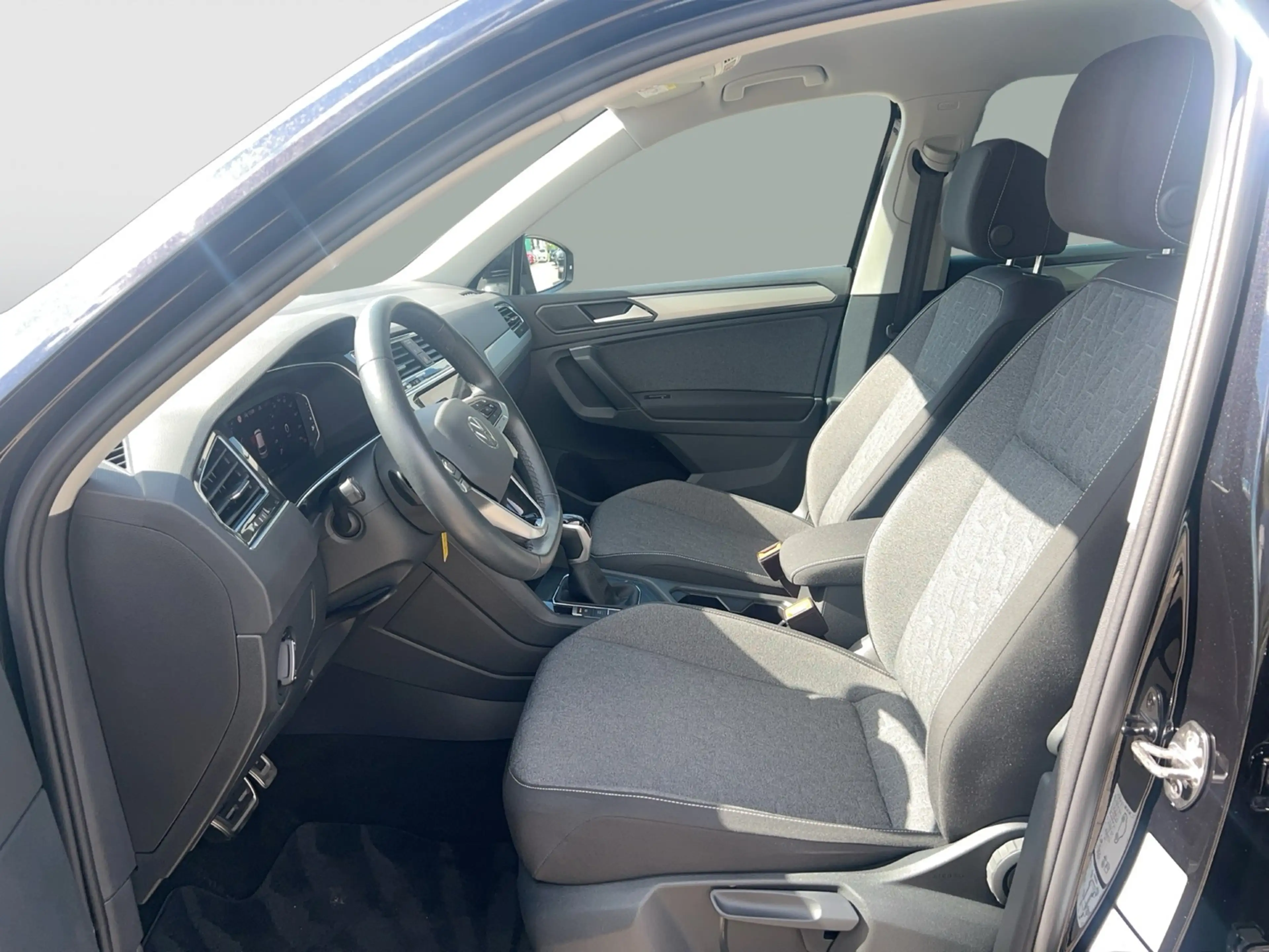 Volkswagen Tiguan 1.5 TSI Move DSG Standhzg. LED Navi AID ACC PDC SH — photo 9