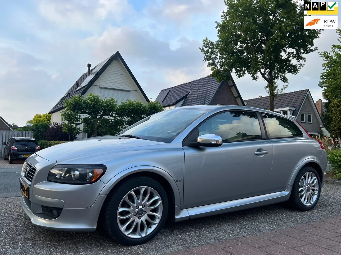 Volvo C30 1.8 Momentum leer NL-AUTO-NAP. Gris - 1