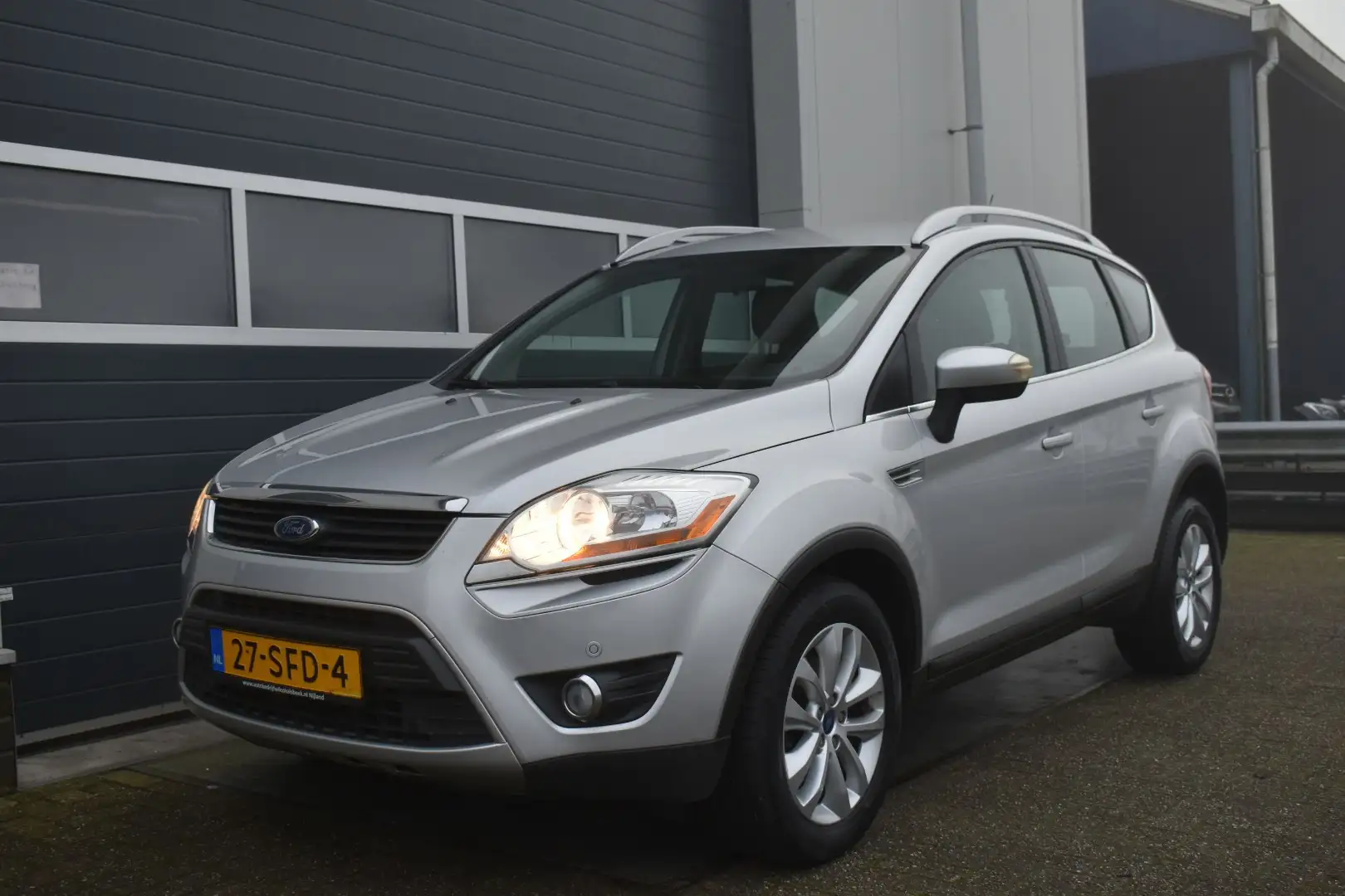 Ford Kuga 2.0 TDCi Trend FWD Grau - 1