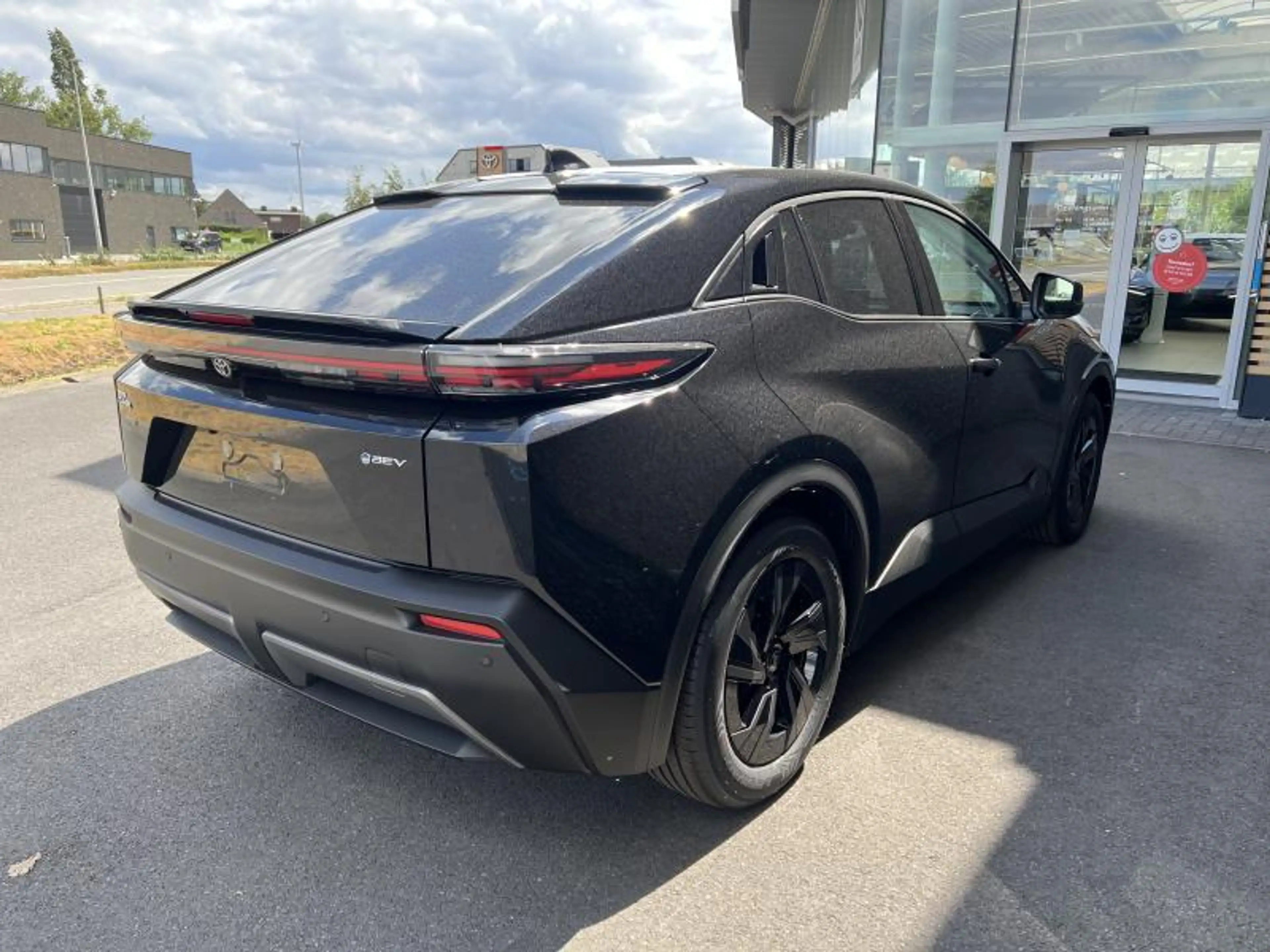 Toyota C-HR+ BEV 77 kWh 2WD Business — photo 7