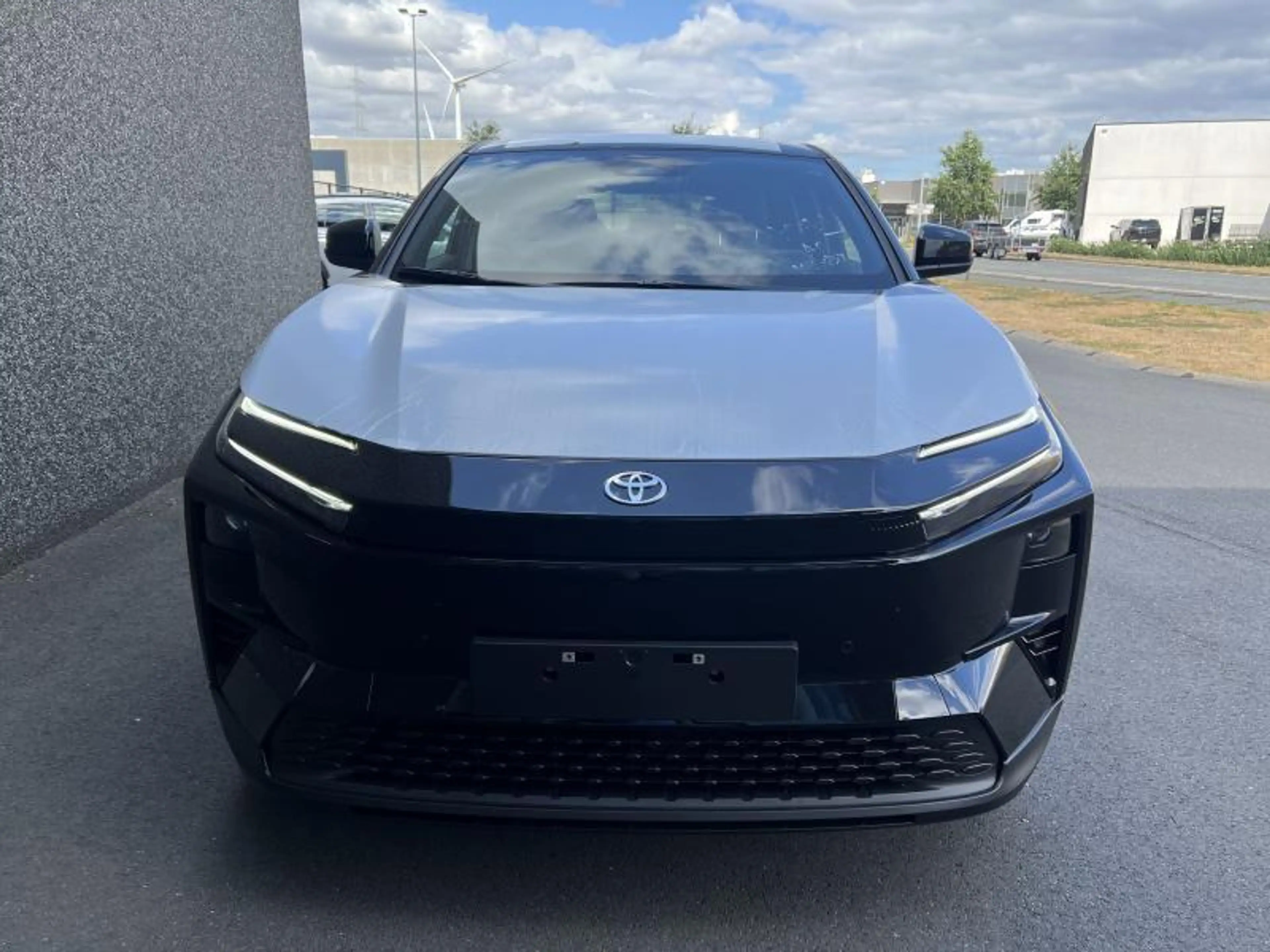 Toyota C-HR+ BEV 77 kWh 2WD Business — photo 2