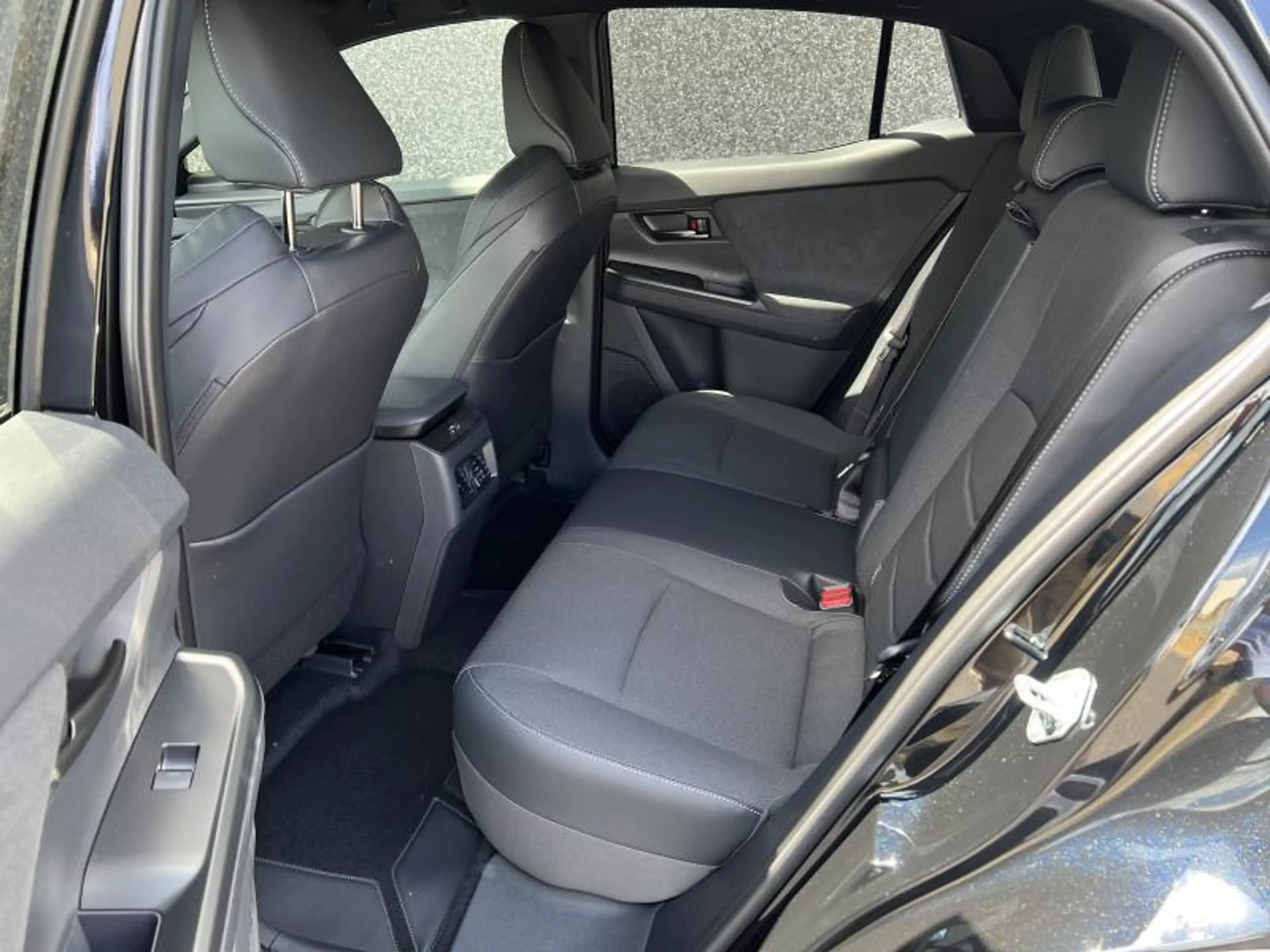 Toyota C-HR+ BEV 77 kWh 2WD Business — photo 11