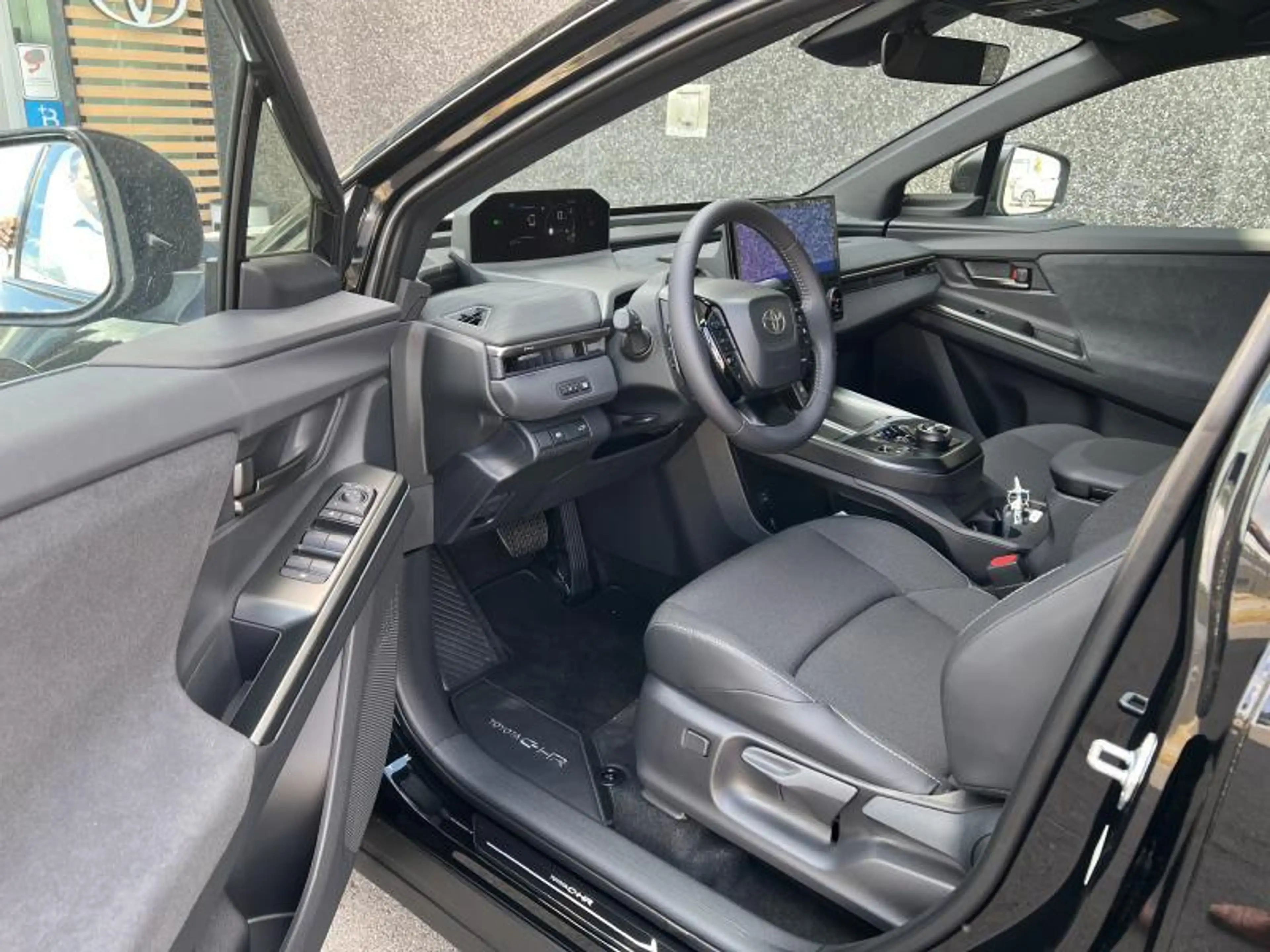 Toyota C-HR+ BEV 77 kWh 2WD Business — photo 8
