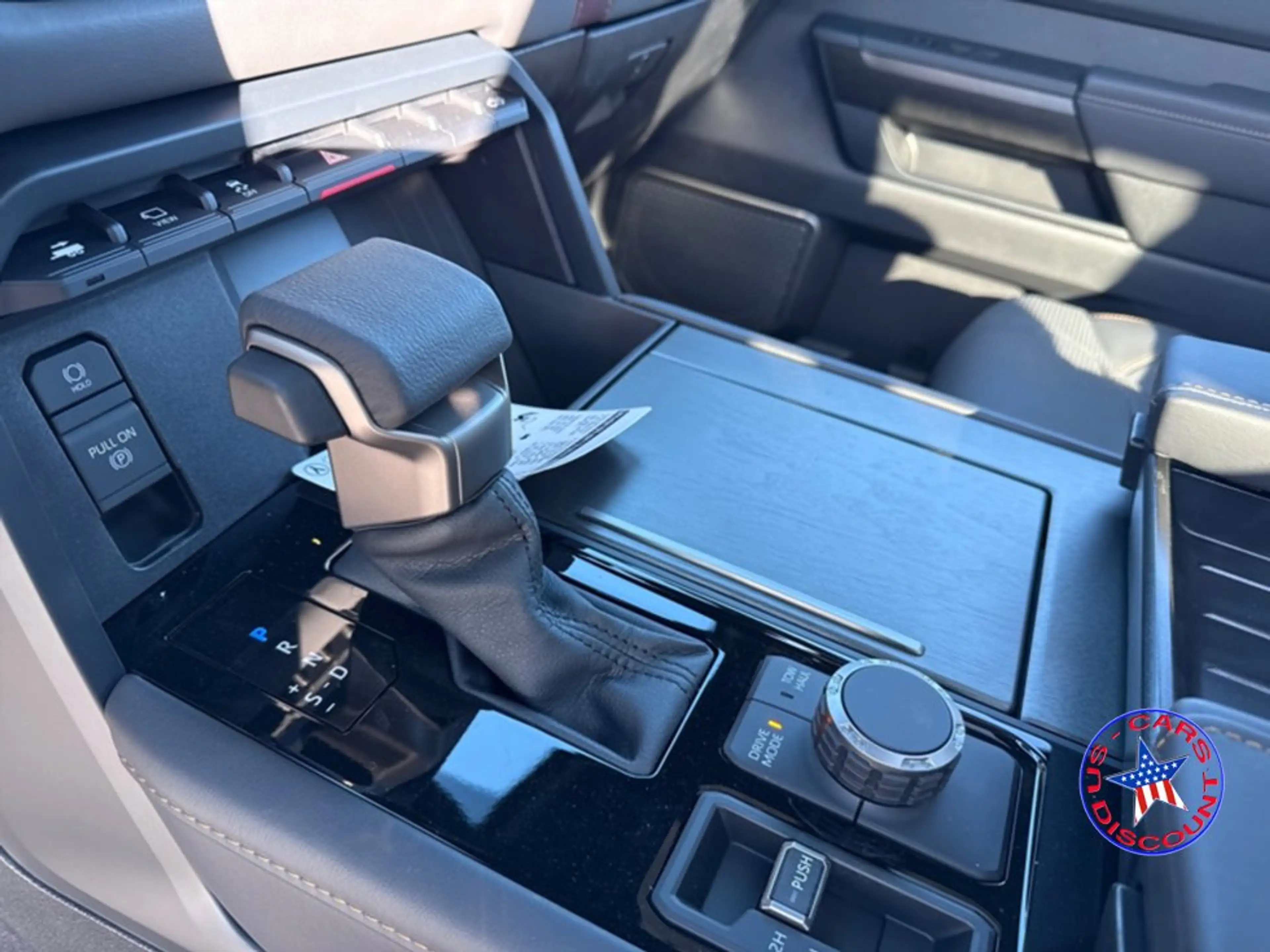 Toyota Tundra 2026 Capstone 3.5L V6 Hybrid CrewMax — photo 14