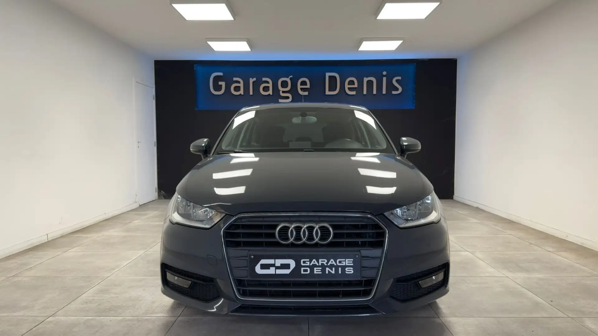 Audi A1 Sportback 1.6 TDi Sport**GPS**GARANTIE 12 MOIS** Grijs - 2