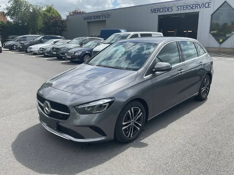 Mercedes-Benz B 180