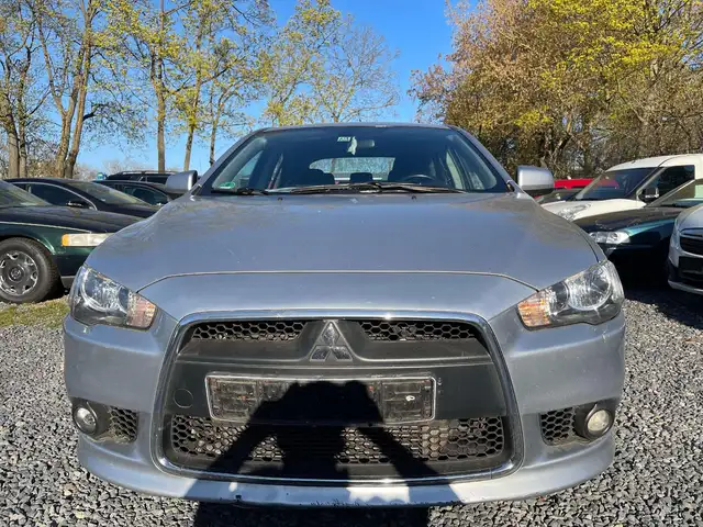 Mitsubishi Lancer Invite