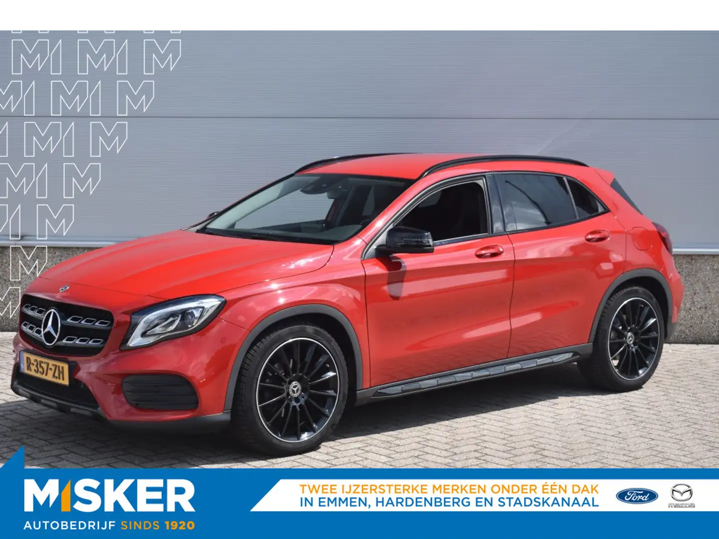 Mercedes-Benz GLA 200 Premium AUTOMAAT AMG-STYLING Rood - 1