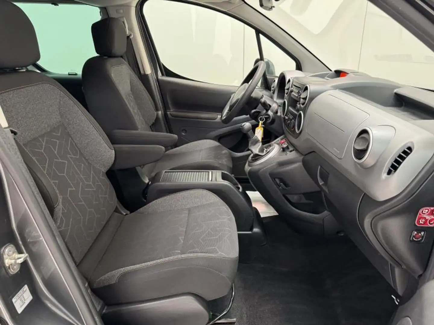 Peugeot Partner 1.2i Tepee Style *TOPSTAAT* LED|BTOOTH|CRUISE|PDC| Gris - 2