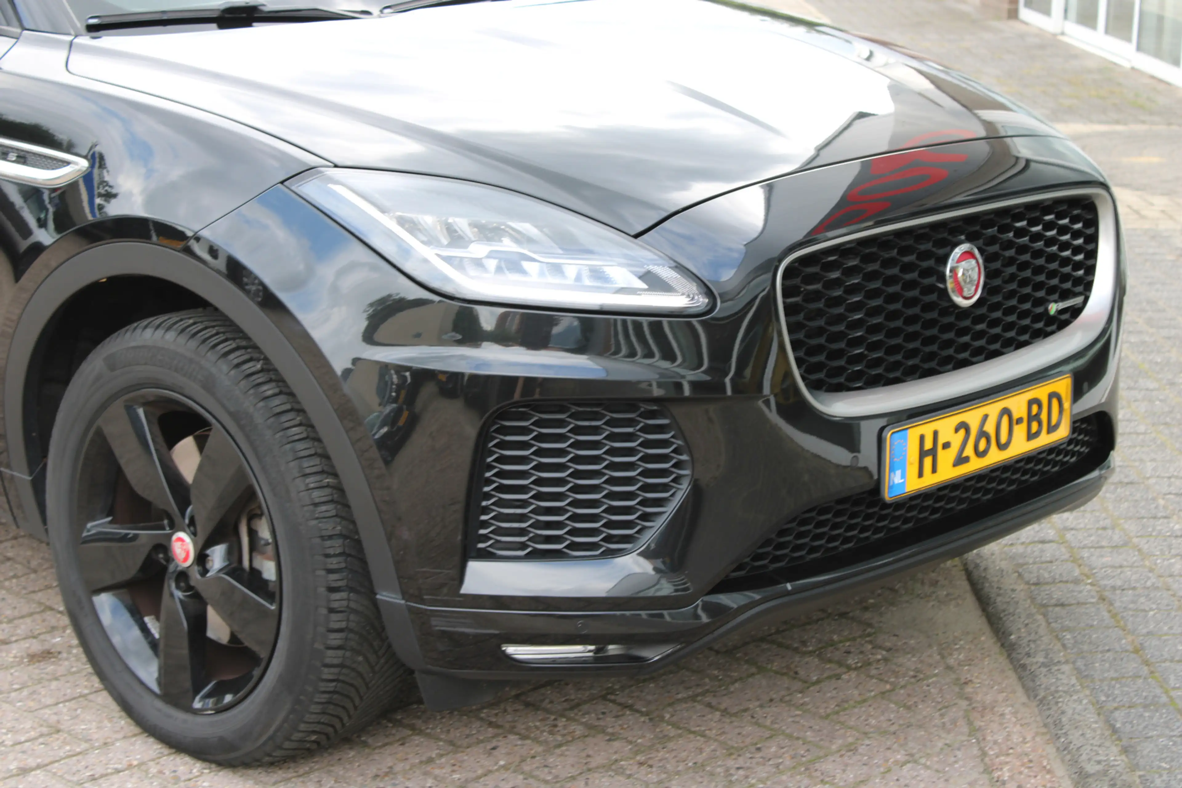 Jaguar E-Pace 2.0 P200 AWD R-Dynamic S — photo 35