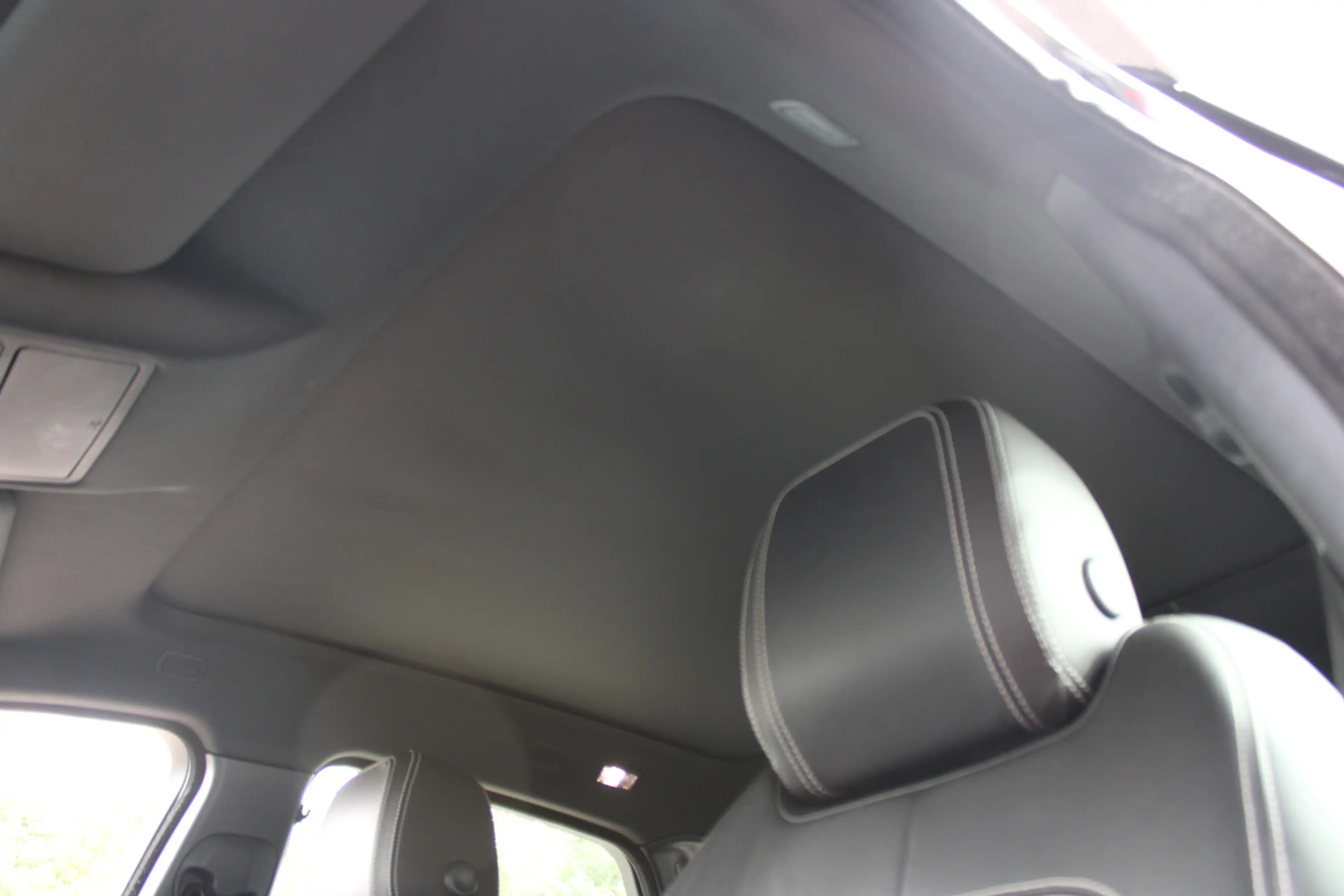Jaguar E-Pace 2.0 P200 AWD R-Dynamic S — photo 25