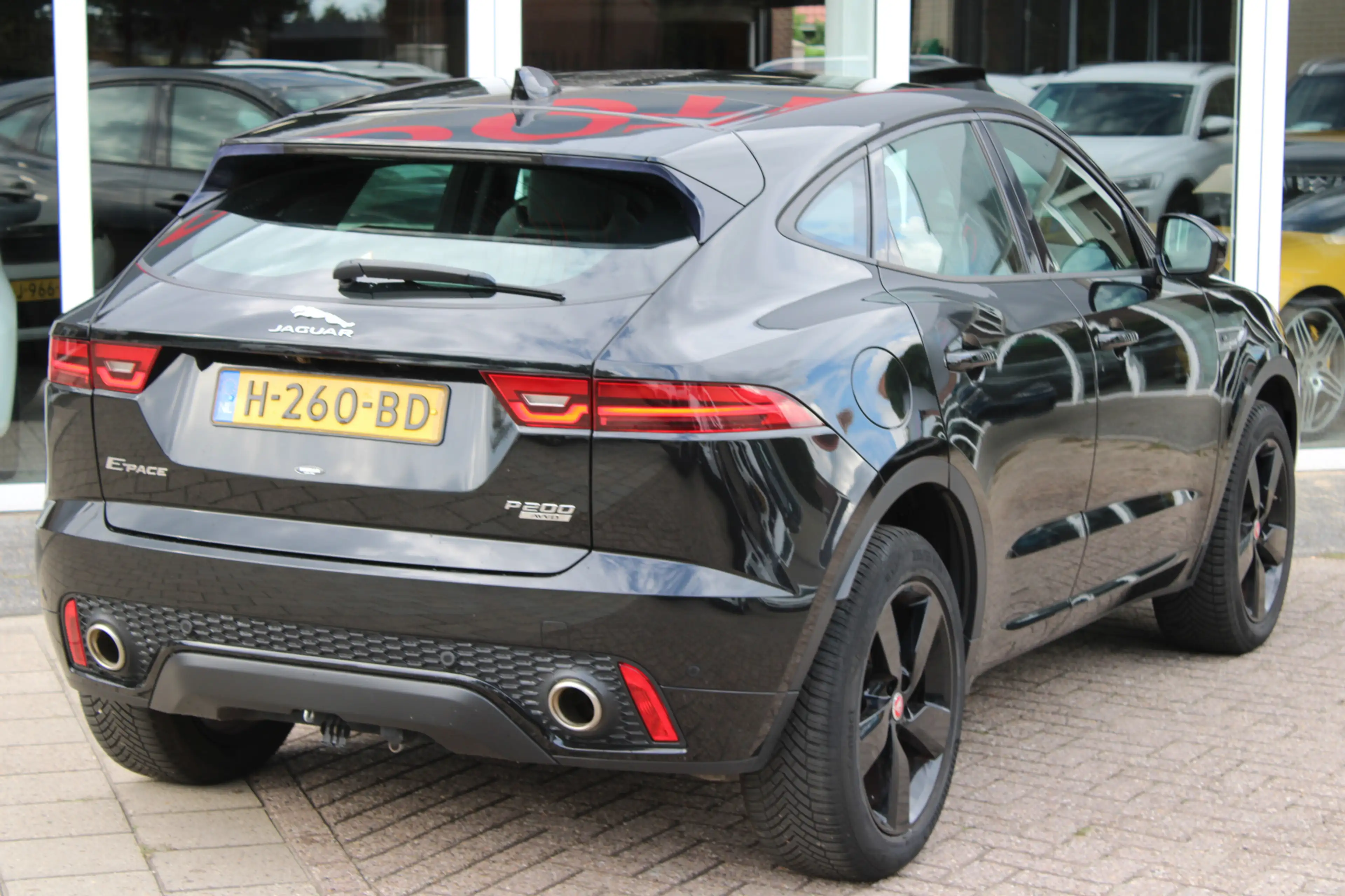 Jaguar E-Pace 2.0 P200 AWD R-Dynamic S — photo 3
