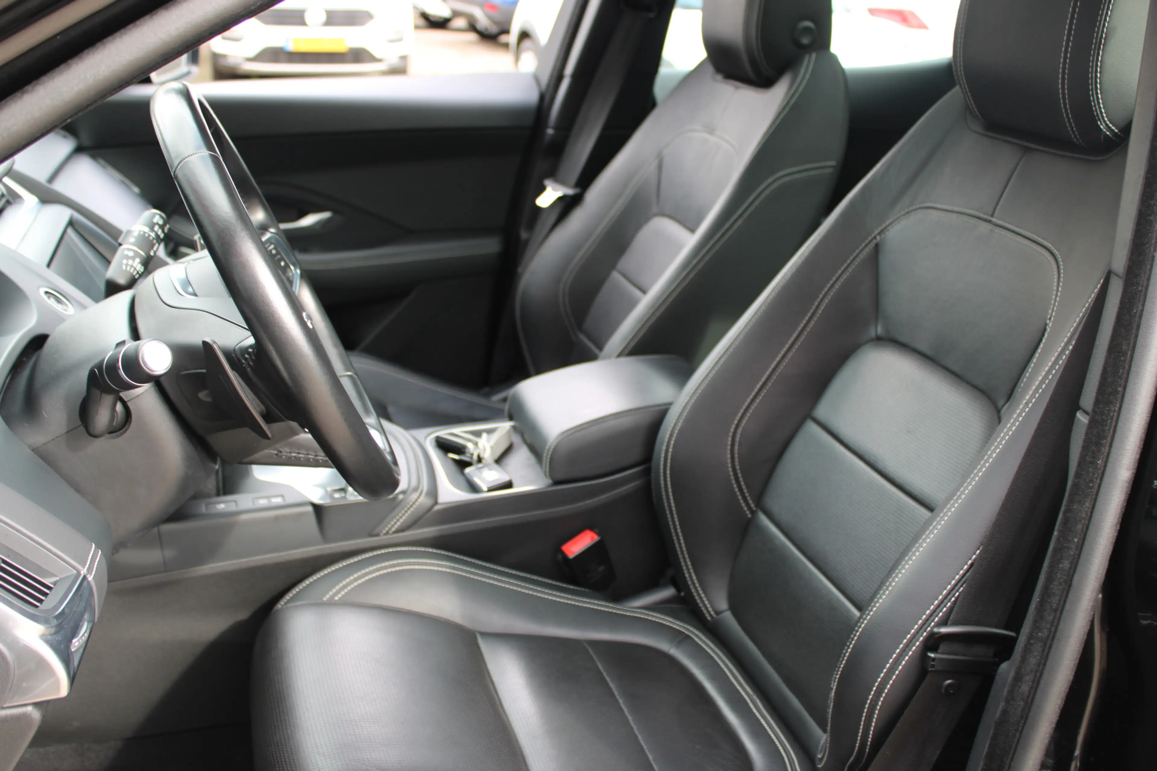 Jaguar E-Pace 2.0 P200 AWD R-Dynamic S — photo 5