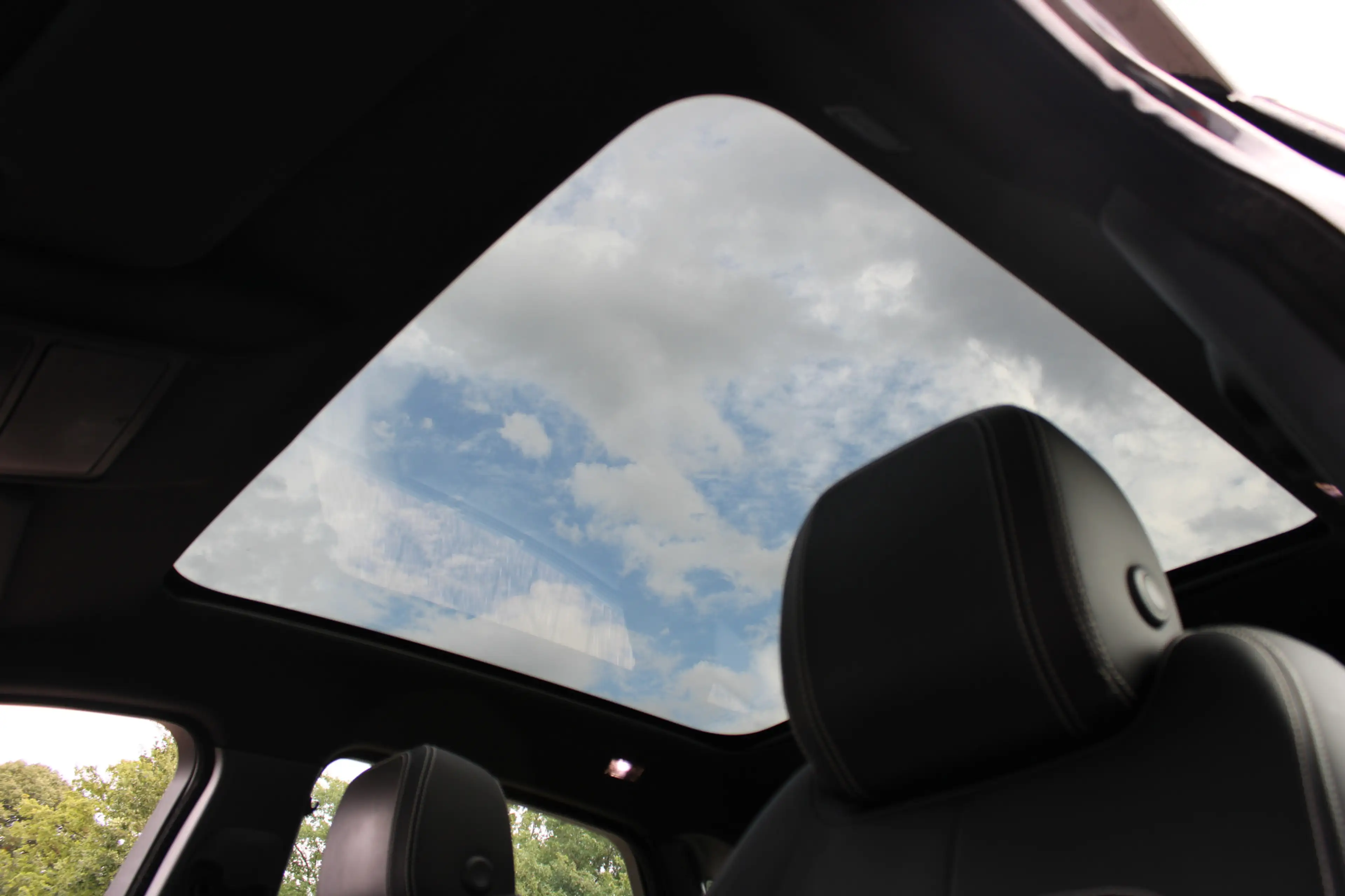 Jaguar E-Pace 2.0 P200 AWD R-Dynamic S — photo 24