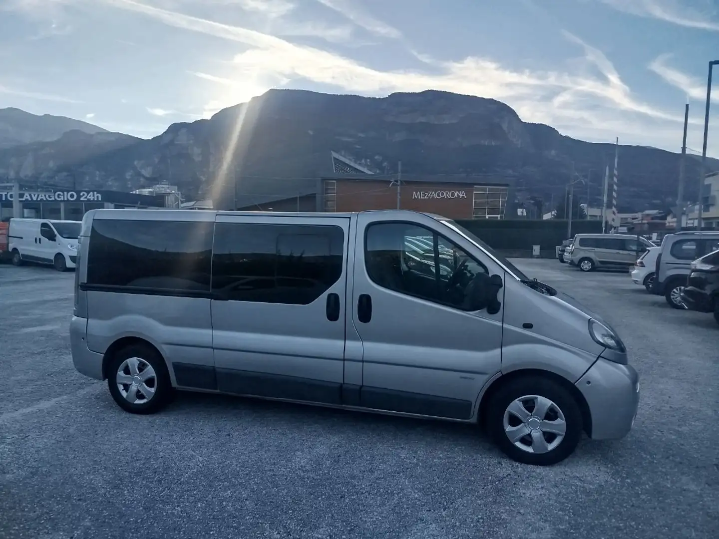 Opel Vivaro 2500  tdi   9 posti  135 cv Zilver - 1