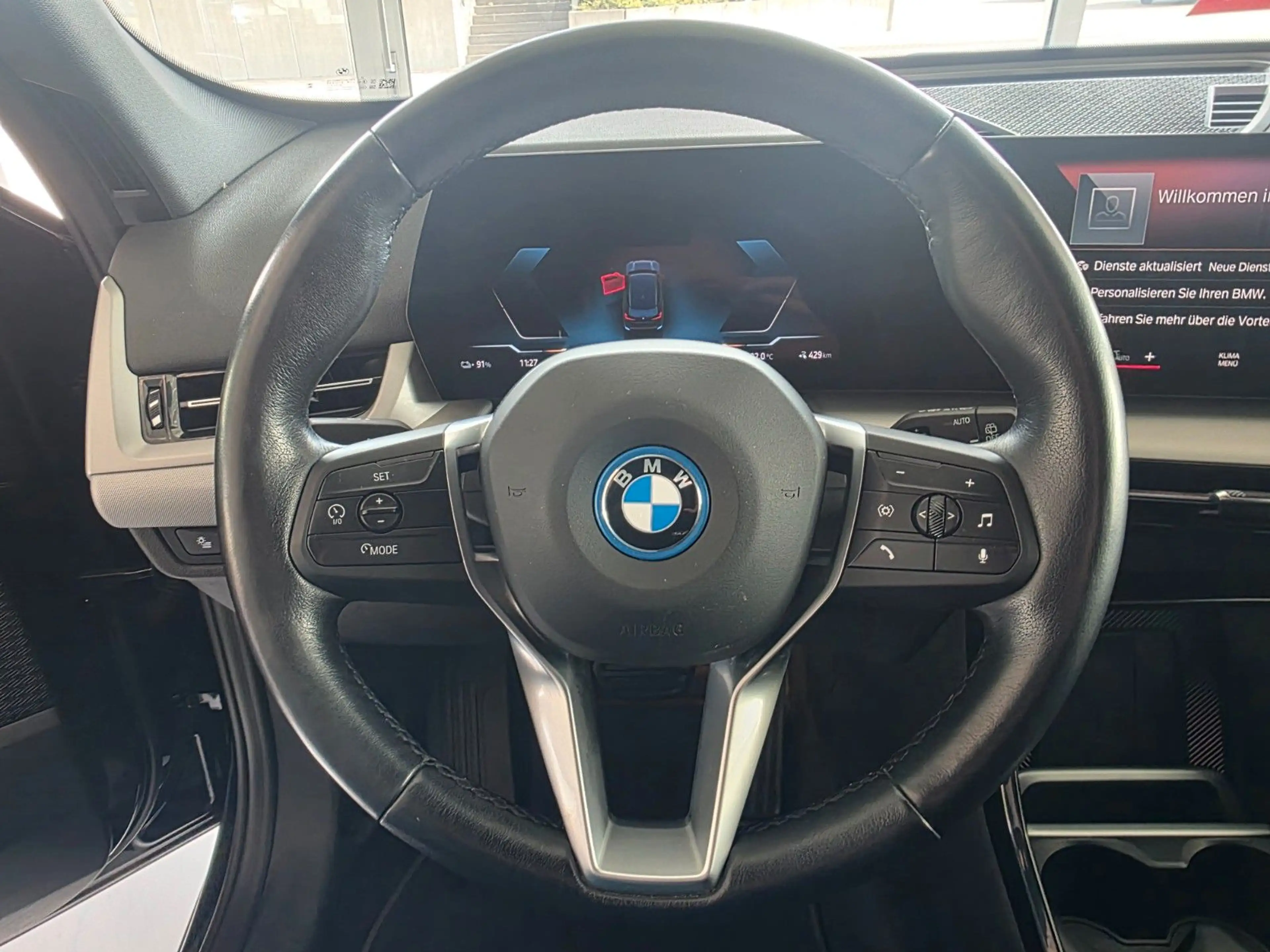 BMW iX1 30 xDrive AHK,Kam,Lenkradh. — photo 11