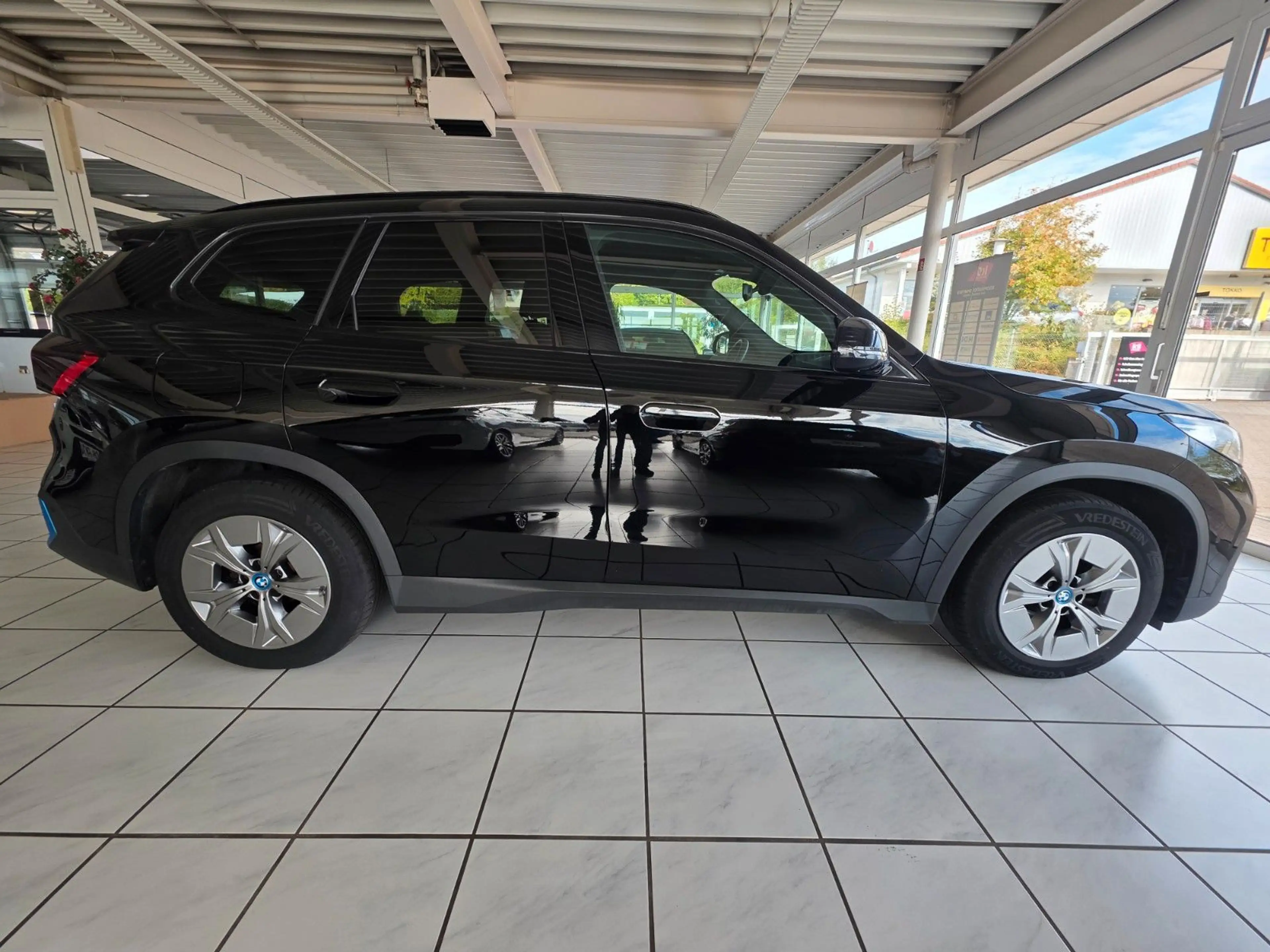 BMW iX1 30 xDrive AHK,Kam,Lenkradh. — photo 6