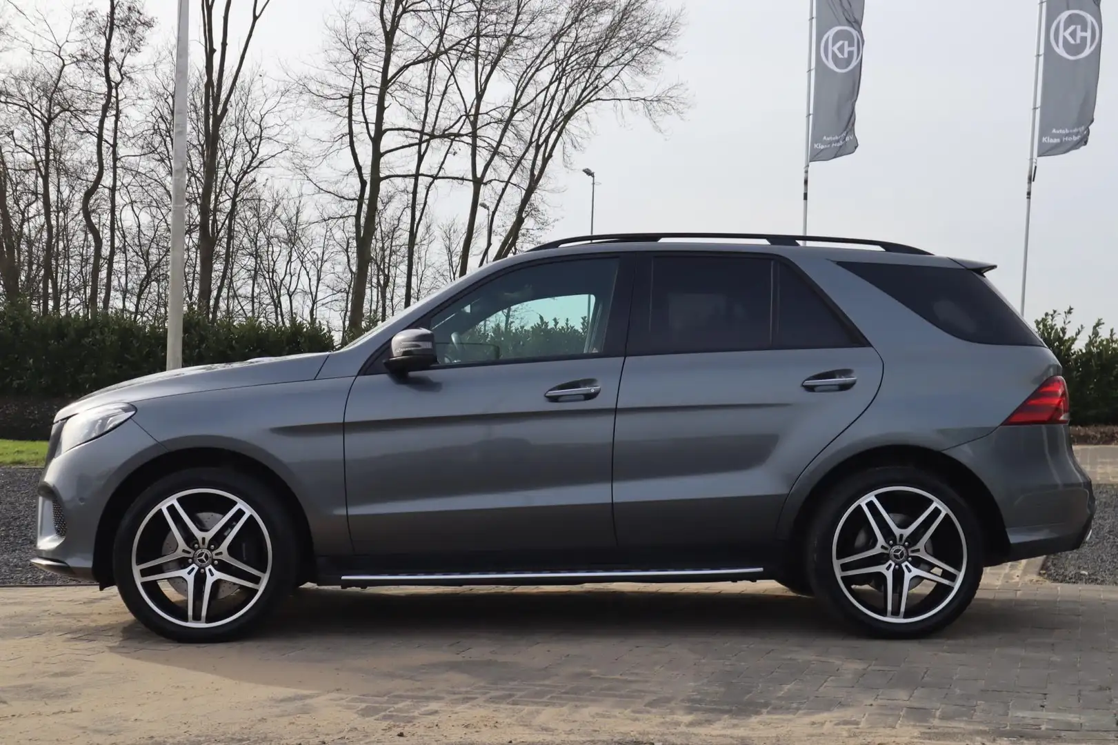 Mercedes-Benz GLE 350 d 4MATIC AMG Pano, Trekhaak, Distronic, Airmatic Grijs - 2