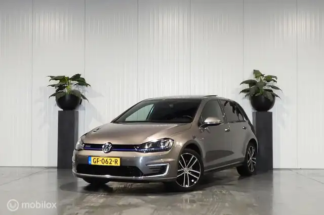 Volkswagen Golf GTE 1.4 TSI pano stoelverwarming apk